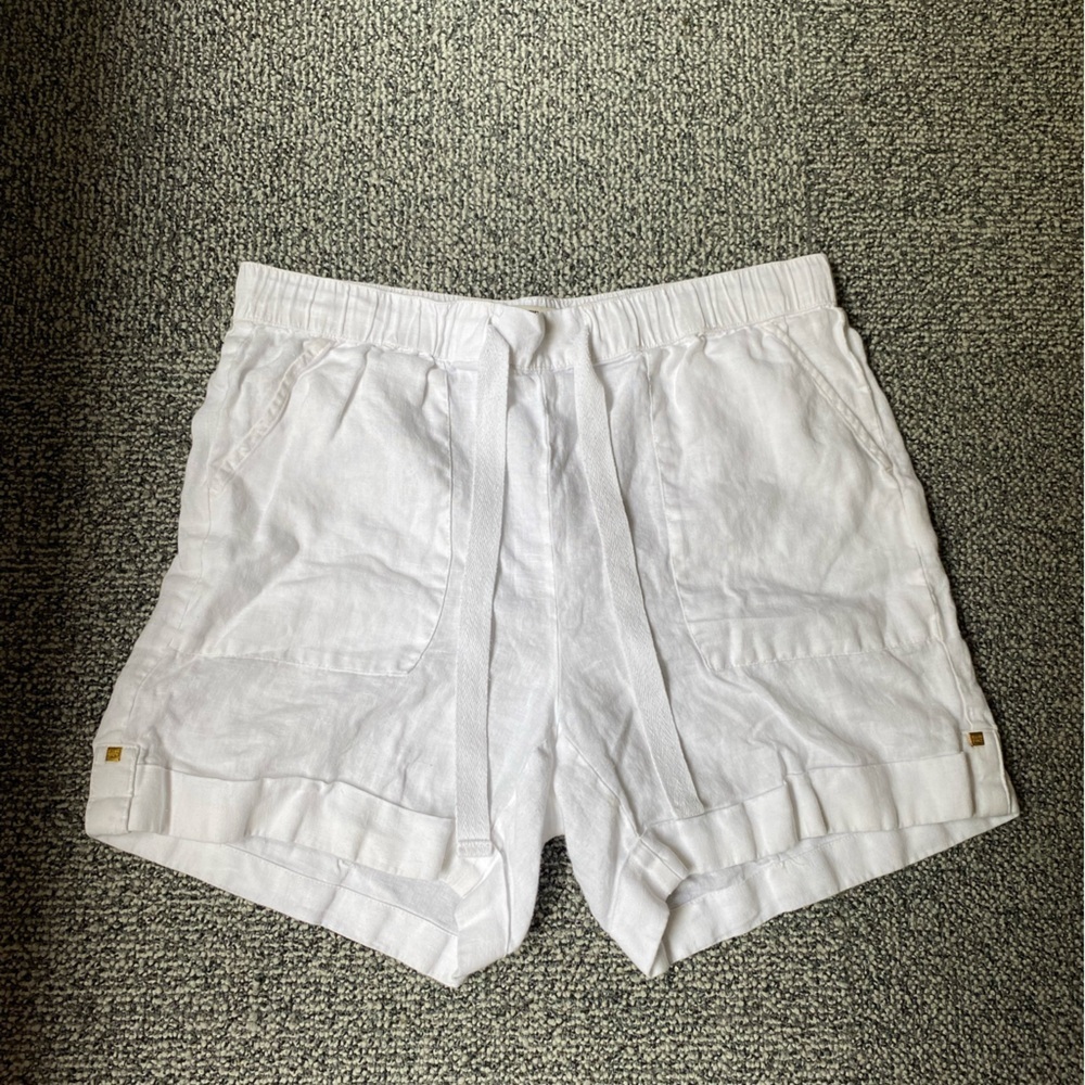 Ellen Tracy Linen Shorts in White